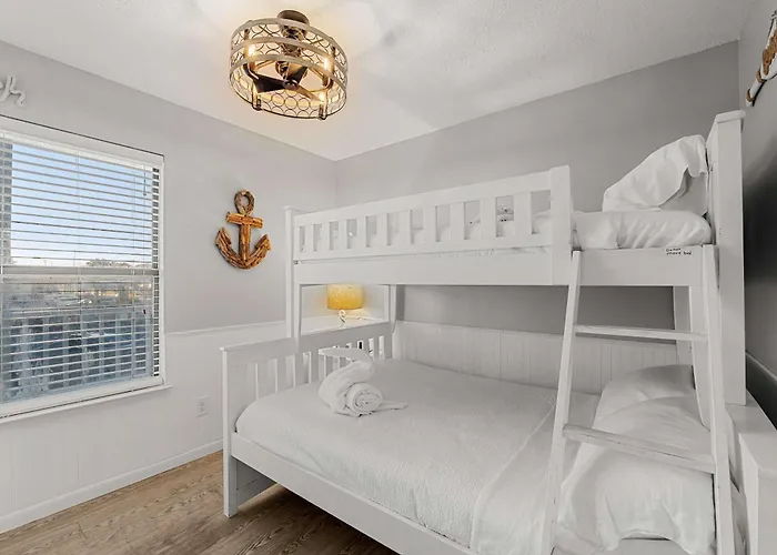 Beachfront - 2 Bedrooms - Big Screen Tv