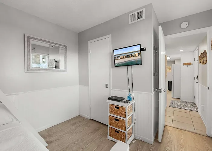 Beachfront - 2 Bedrooms - Big Screen Tv Holiday home Gulf Shores