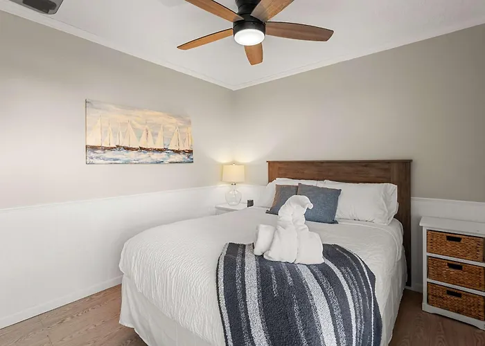 Beachfront - 2 Bedrooms - Big Screen Tv